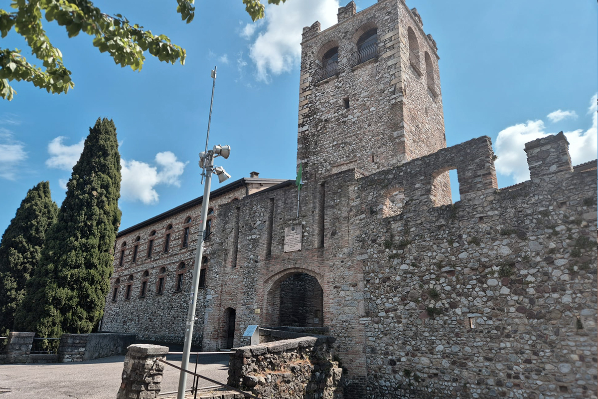 https://eventidelgarda.it/wp-content/uploads/2026/04/desenzano-vedere-castello.jpg