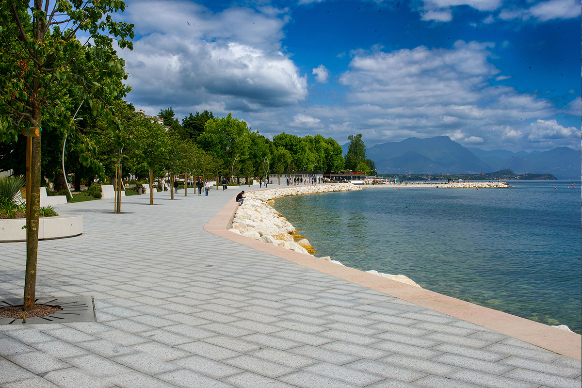 https://eventidelgarda.it/wp-content/uploads/2026/04/desenzano-vedere-lungolago.jpg