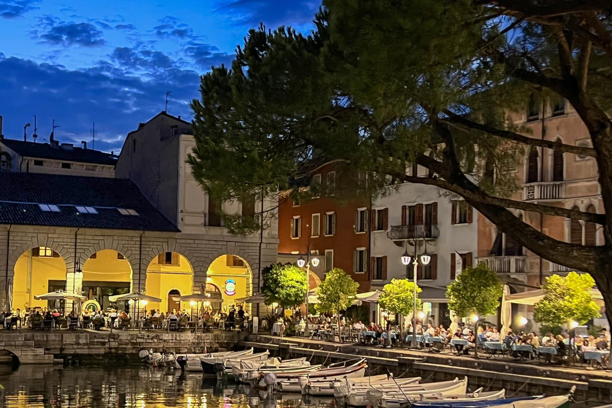 https://eventidelgarda.it/wp-content/uploads/2026/04/desenzano-vedere-porto-vecchio.jpg