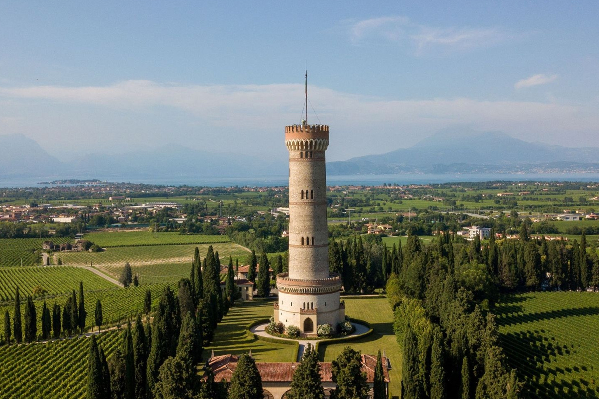 https://eventidelgarda.it/wp-content/uploads/2026/04/desenzano-vedere-torre-san-martino.jpg